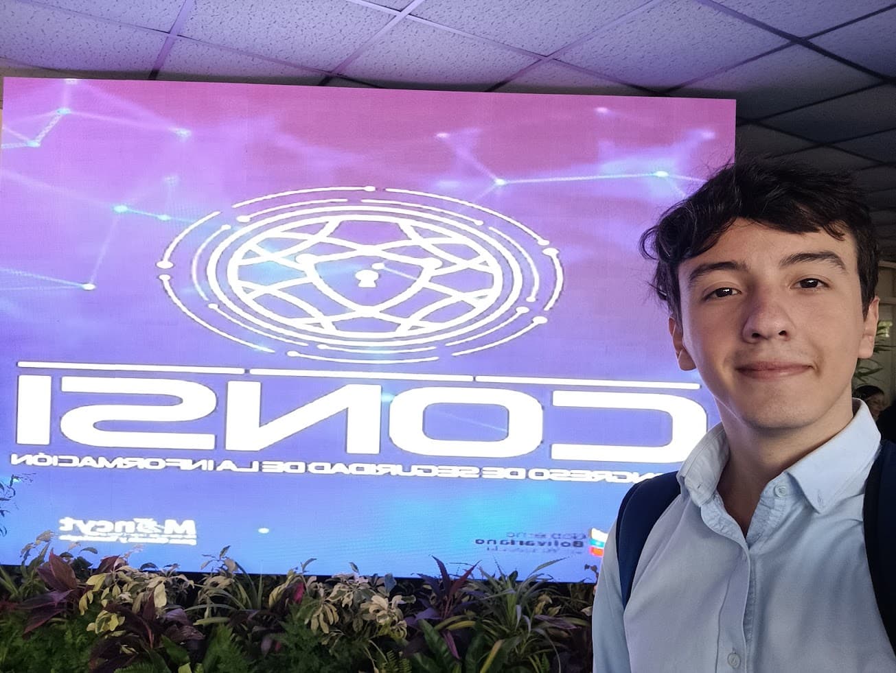 Me in front of a large screen at the CONSI information security congress.